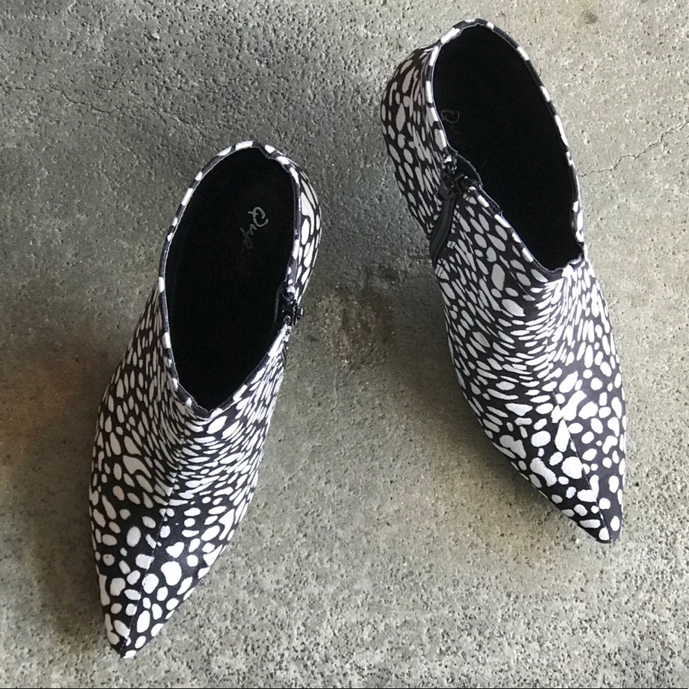 Qupid Black & White Faux Suede Heeled Bootie 5.5 6 - Picture 8 of 8